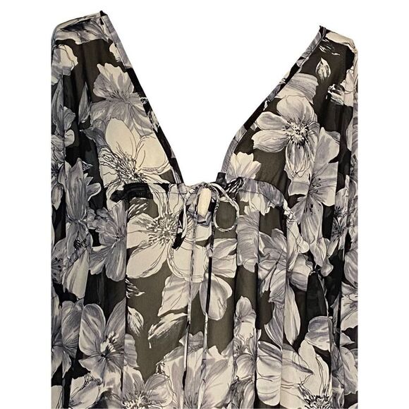 Torrid Wm’s Sz 4 Grey Black White Deep V Hi Lo Sheer Pull Over Blouse - Picture 2 of 3